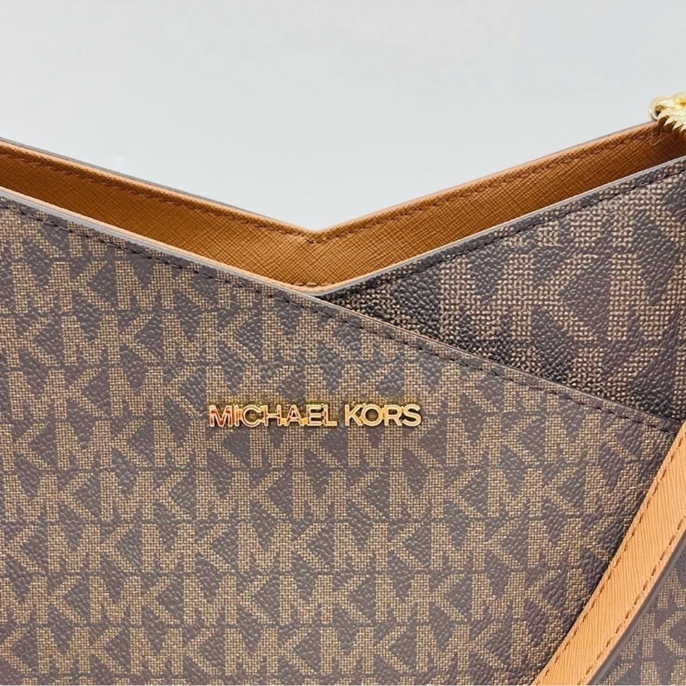 Michael Kors Large X Chain Shoulder Tote Bag &
Trifold Wallet - Picture 11 of 13